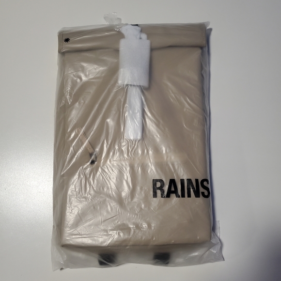 RAINS Rolltop Rucksack Sand - Picture 7 of 9